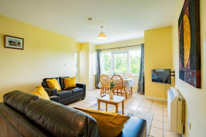 54 - Large Three Bed Apt with Parking